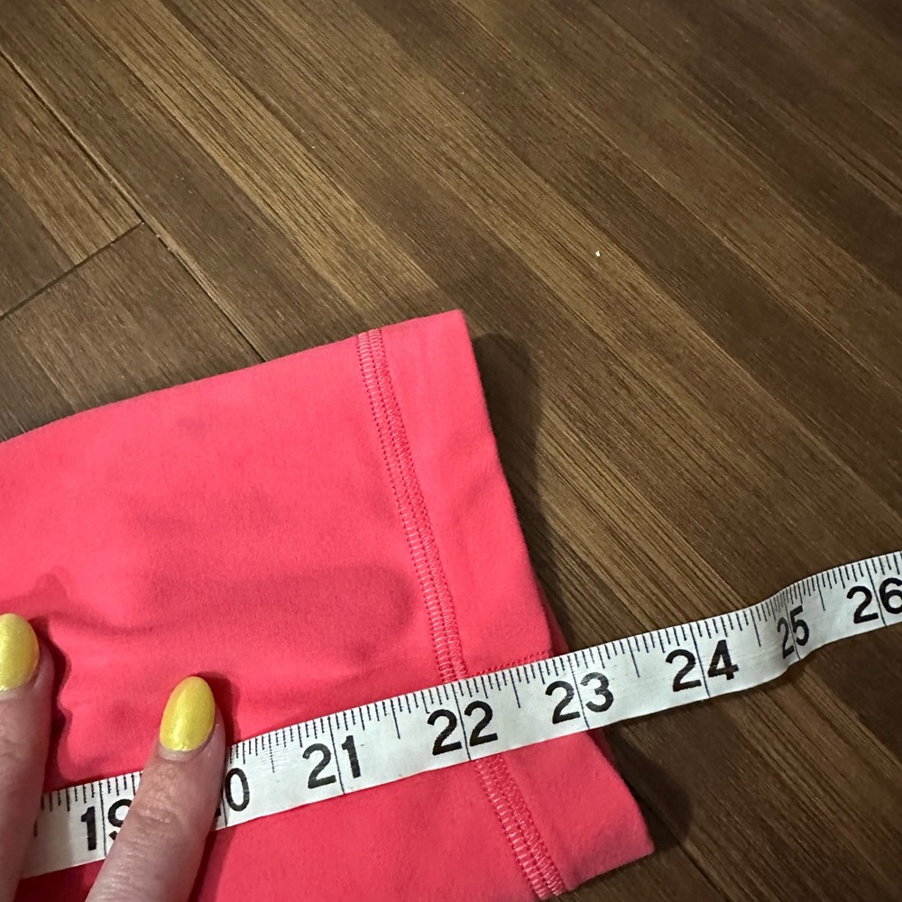 Lululemon Align High-Rise Crop 23"
Lip Gloss
W6BGLS
Double lined
Size 10 - Picture 6 of 8